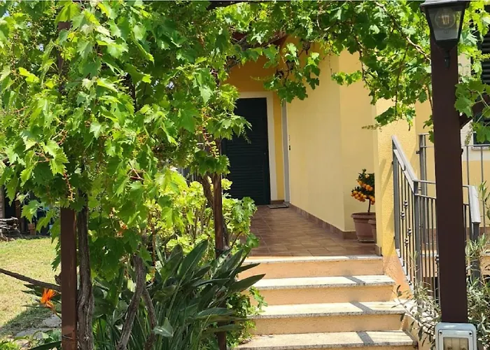 La Terrazza Sui Limoni - Degli Ospiti - Mare, Escursioni A Piedi O Bike, Falesie Per Arrampicate 게스트하우스 3*
